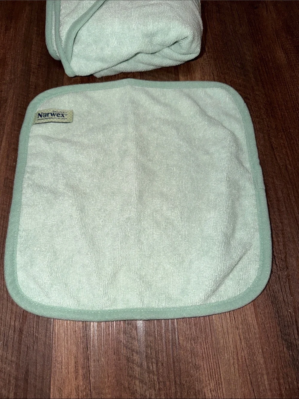 New Norwex baby hooded towel and washcloth set green